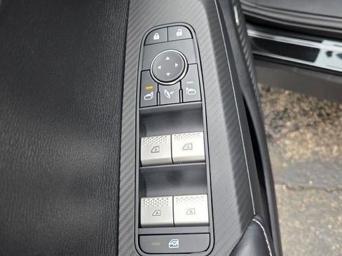 New 2025 Mitsubishi Outlander SE image 18