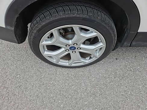 Used 2019 Ford Escape Titanium image 11