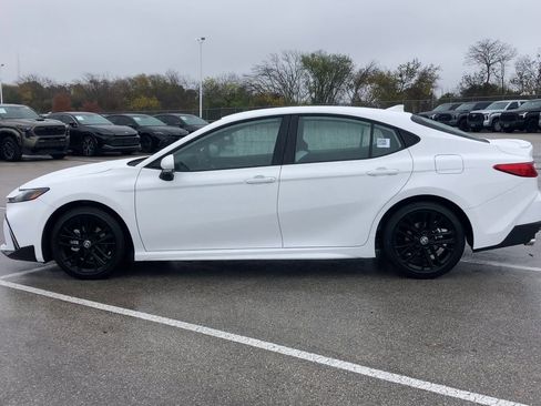 Used 2026 Toyota Camry SE w/ Convenience Package image 5