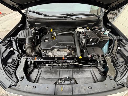 Used 2024 GMC Terrain SLE image 32