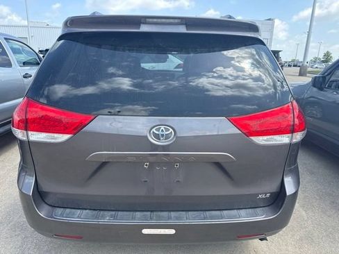 Used 2013 Toyota Sienna XLE FWD image 6