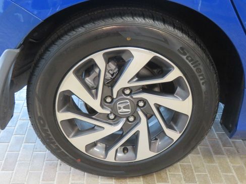 Used 2018 Honda Civic EX image 9