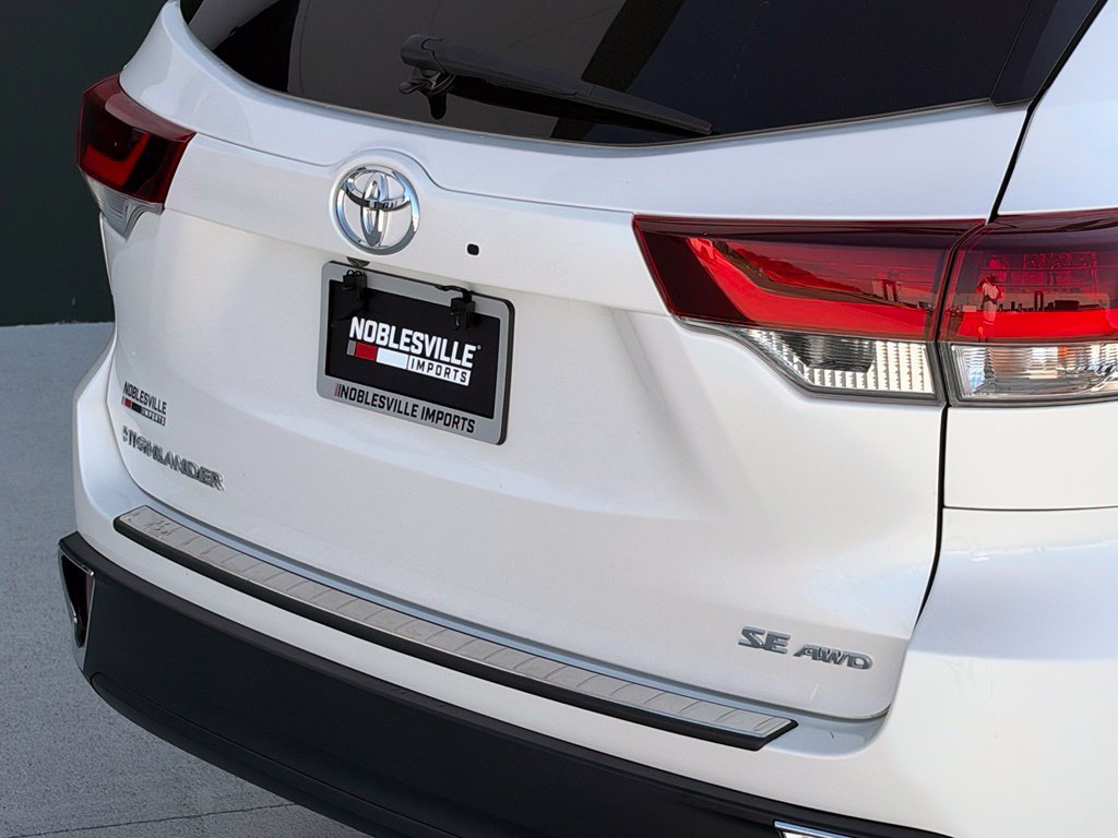 Used 2019 Toyota Highlander XLE AWD/4WD image 10