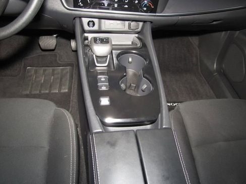 Used 2025 Nissan Rogue S FWD image 15