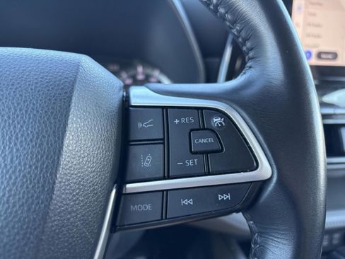 Used 2023 Toyota Highlander LE image 14