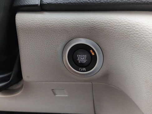 Used 2023 Chrysler Pacifica Touring-L FWD image 15
