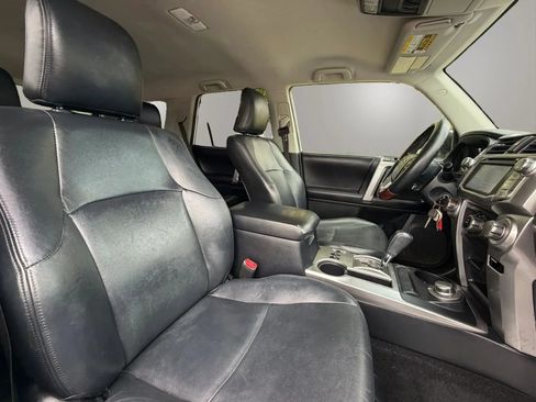 Used 2017 Toyota 4Runner SR5 AWD/4WD image 24