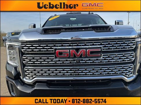 Used 2021 GMC Sierra 2500 Denali w/ Denali Black Diamond Edition image 11