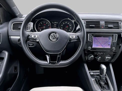 Used 2016 Volkswagen Jetta Sport w/ Lighting Package FWD image 6