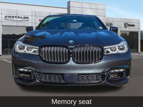 Used 2017 BMW 750i image 9