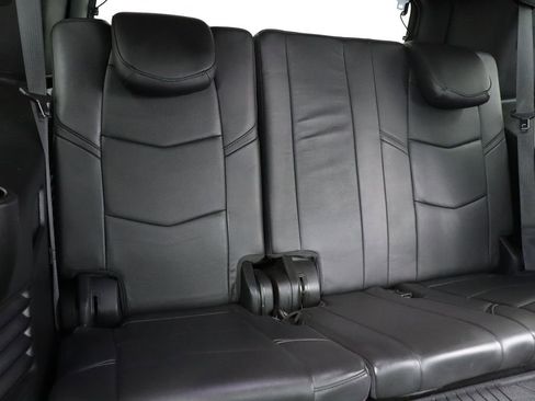Used 2019 Cadillac Escalade Platinum image 35