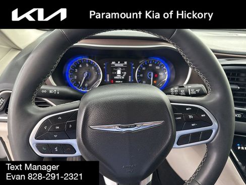 Used 2023 Chrysler Voyager LX image 26