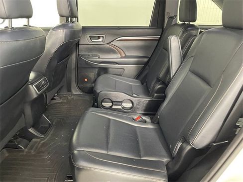 Used 2015 Toyota Highlander Limited image 10