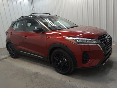 Used 2022 Nissan Kicks SR w/ Interior Electronics Package FWD image 11