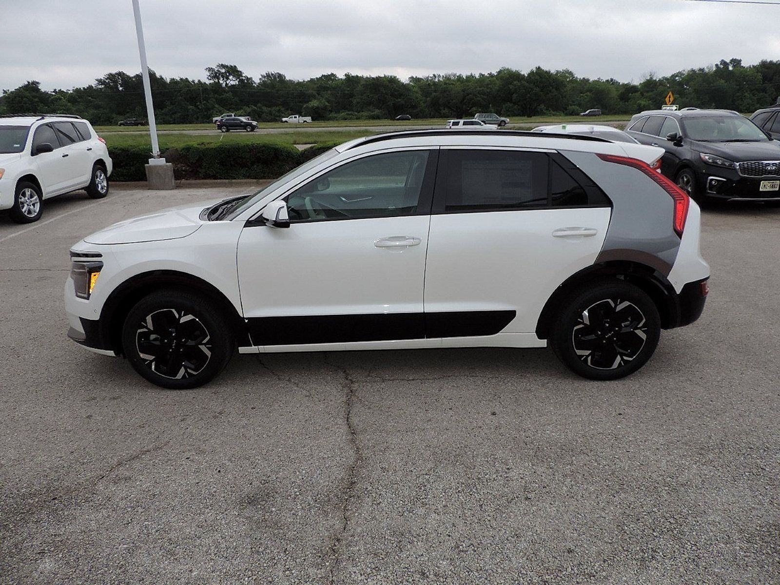 Used 2023 Kia Niro Wave FWD image 11