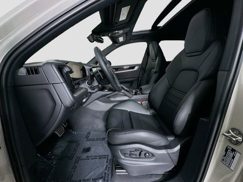 New 2026 Porsche Cayenne S image 5