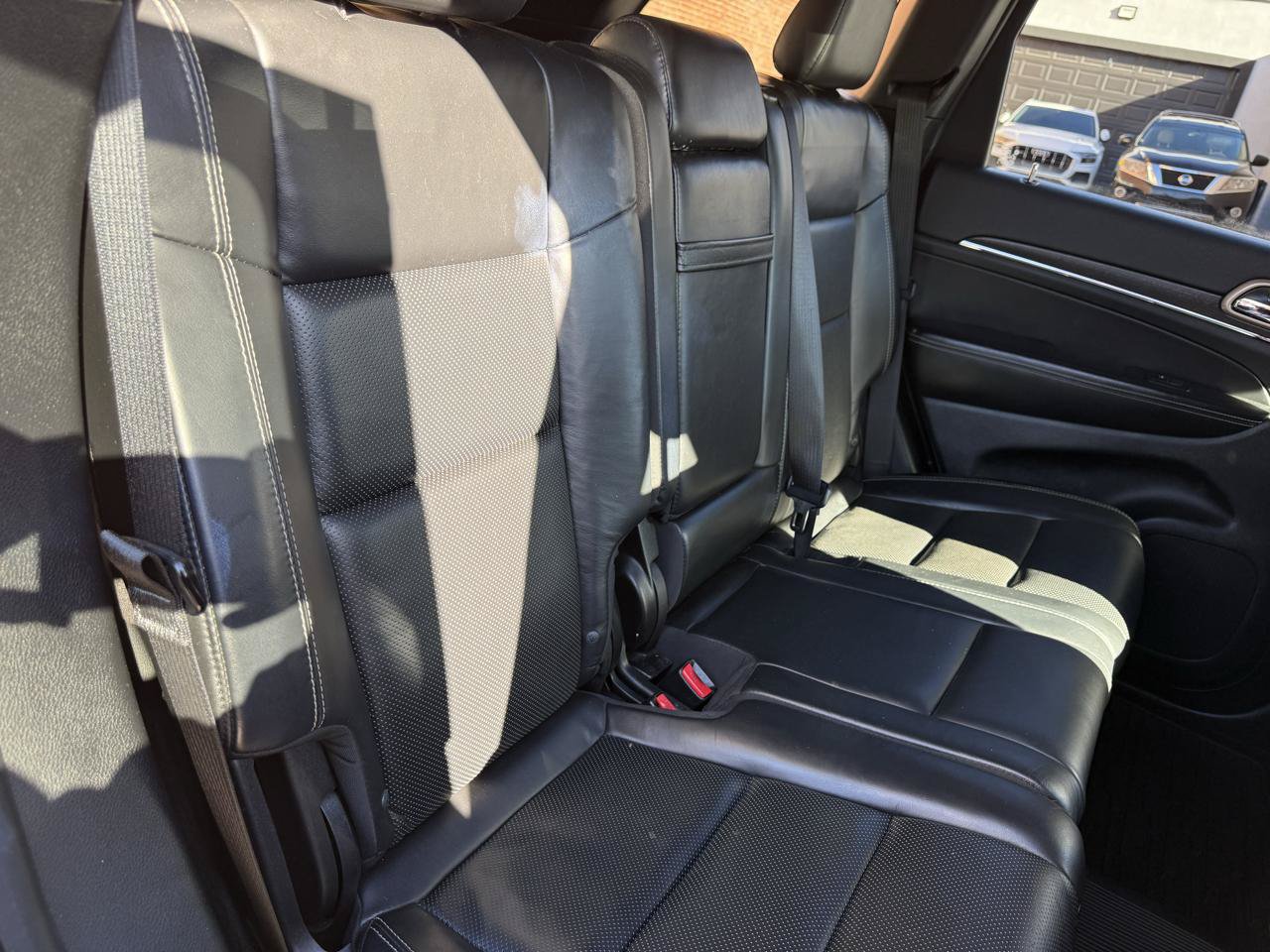 Used 2015 Jeep Grand Cherokee Limited w/ Luxury Group II AWD/4WD image 8