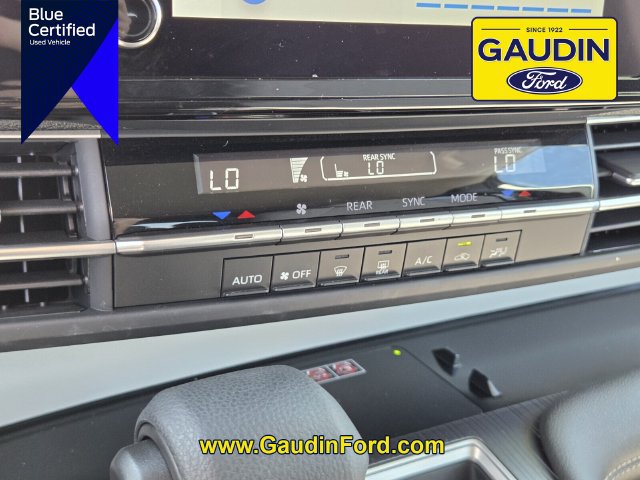 Used 2025 Toyota Sienna LE FWD image 22