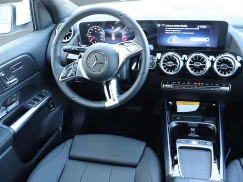 New 2025 Mercedes-Benz GLA 250 image 2