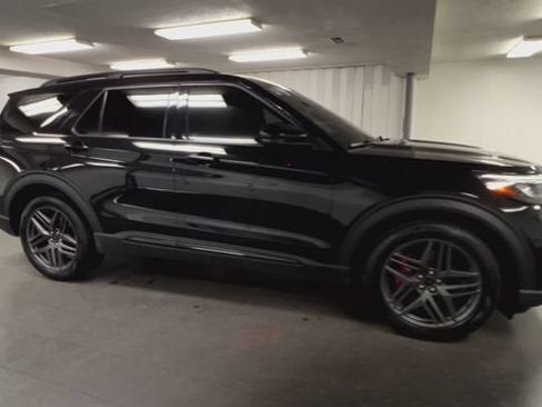 Used 2025 Ford Explorer ST w/ Sun And Sound Package AWD/4WD image 2