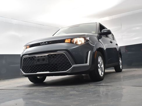 Certified 2025 Kia Soul LX w/ LX Technology Package FWD image 11