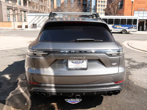 Used 2019 Porsche Cayenne S w/ Premium Plus Package image 6