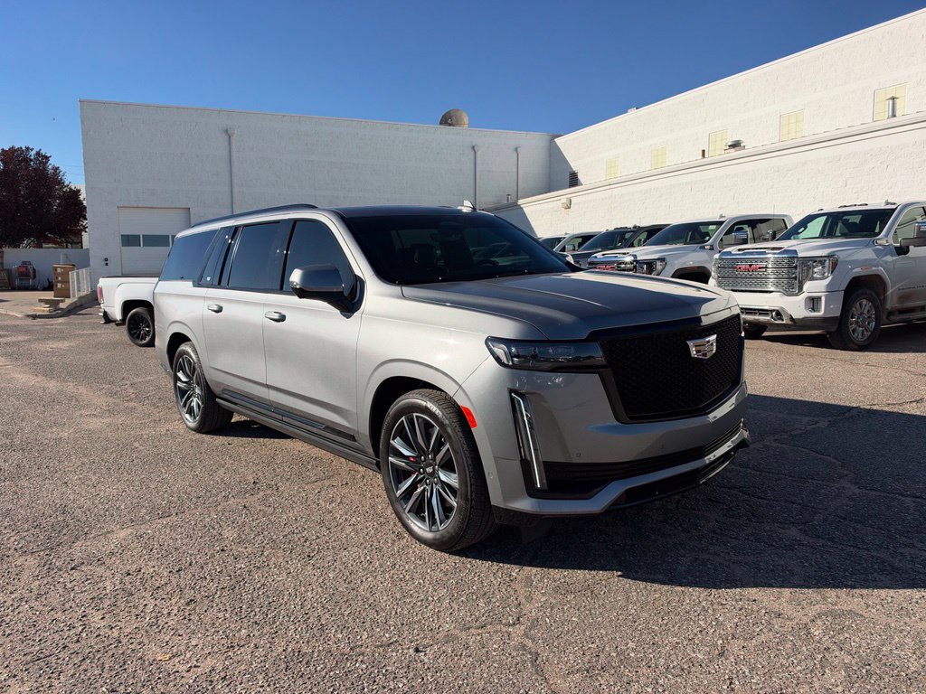 Used 2023 Cadillac Escalade ESV Sport Platinum w/ Heavy-Duty Trailer Package AWD/4WD image 3