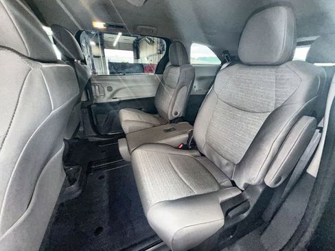 Used 2024 Toyota Sienna LE FWD image 23