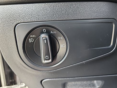 Certified 2020 Volkswagen Tiguan SEL image 28