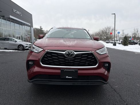 Used 2024 Toyota Highlander Limited image 2