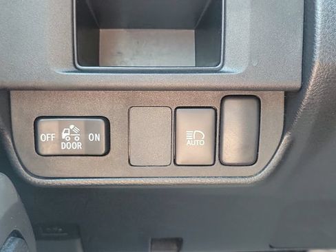 Used 2018 Toyota Tacoma SR5 RWD image 26