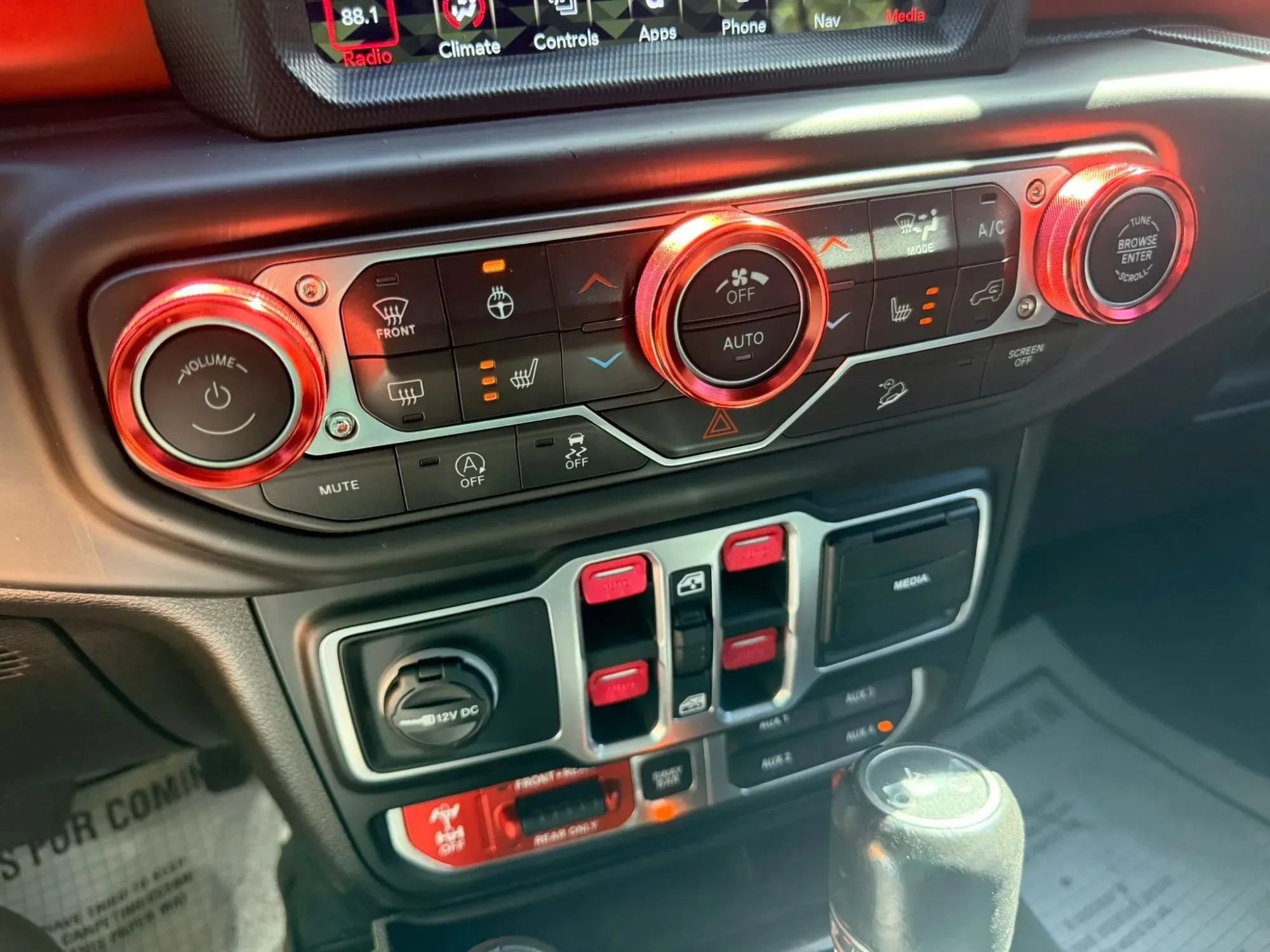 Used 2018 Jeep Wrangler Unlimited Rubicon AWD/4WD image 18