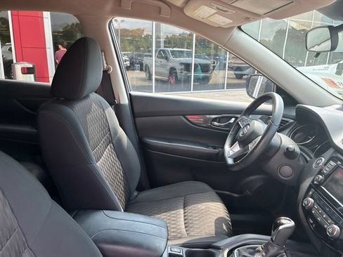 Used 2020 Nissan Rogue SV FWD image 10