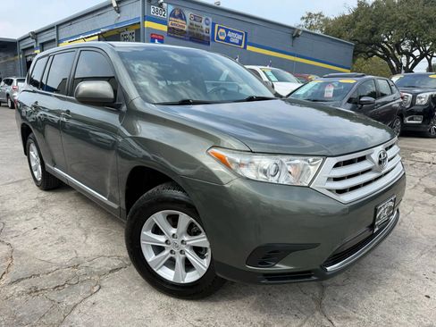 Used 2013 Toyota Highlander SE w/ Cold Weather Pkg image 1