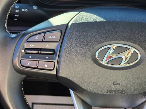 Used 2024 Hyundai Venue SEL image 16