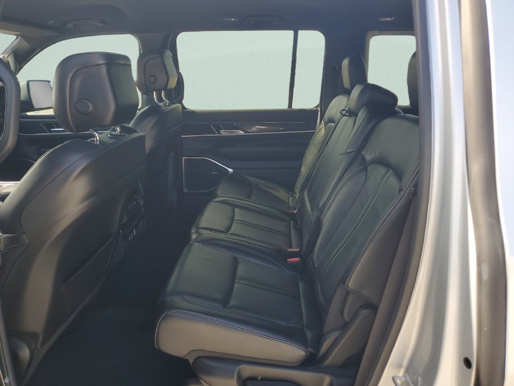 Used 2022 Jeep Wagoneer Series II AWD/4WD image 18