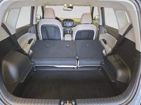 Used 2025 Kia Soul LX w/ LX Technology Package FWD image 30