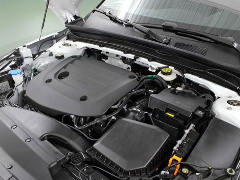 Certified 2025 Volvo XC40 B5 Ultra AWD/4WD image 48