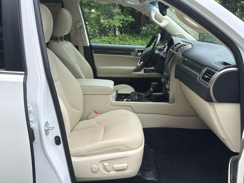 Used 2020 Lexus GX 460 Premium w/ Premium Package AWD/4WD image 32