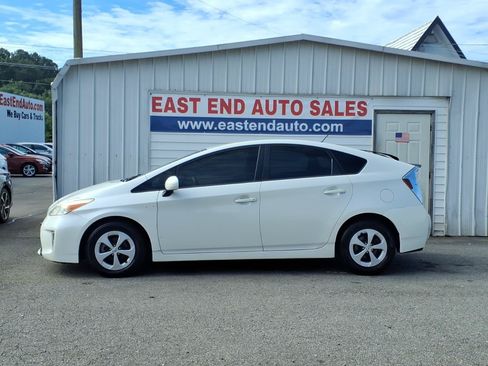 Used 2012 Toyota Prius Two FWD image 2
