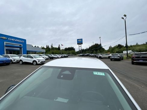 New 2027 Chevrolet Bolt LT w/ Comfort Package FWD image 19