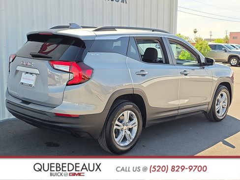 Used 2024 GMC Terrain SLE w/ Driver Convenience Package image 9
