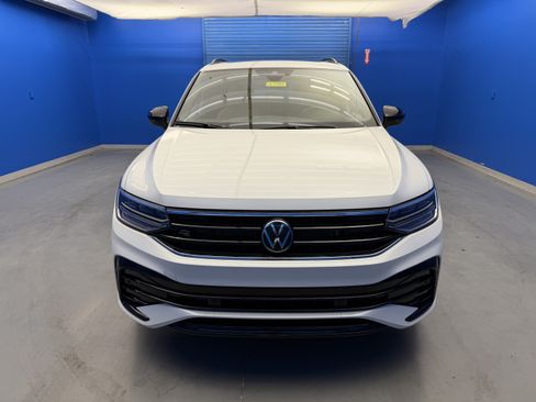 Used 2024 Volkswagen Tiguan SE R-Line AWD/4WD image 3
