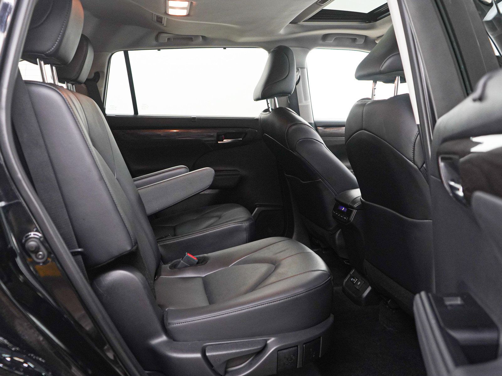 Used 2024 Toyota Highlander Limited AWD/4WD image 14