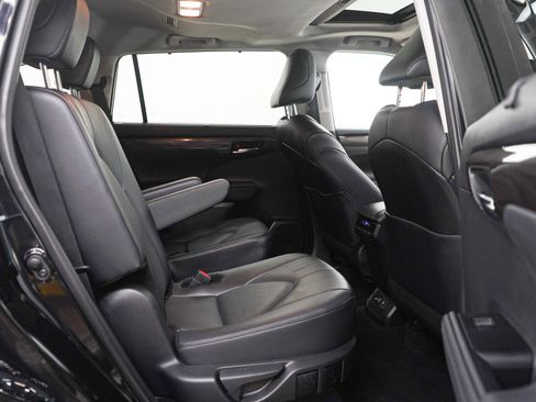 Used 2024 Toyota Highlander Limited AWD/4WD image 14