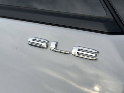 Used 2024 GMC Terrain SLE image 10