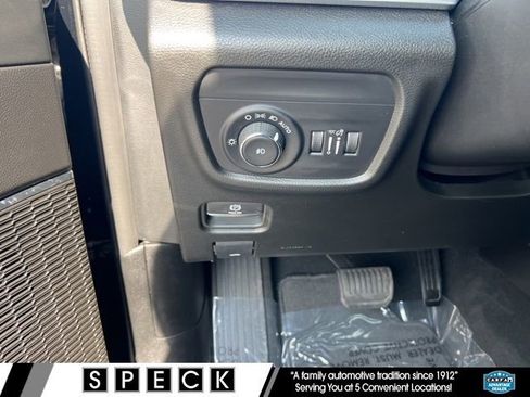 Used 2023 Jeep Grand Cherokee Overland w/ Adv Protech Group III image 16