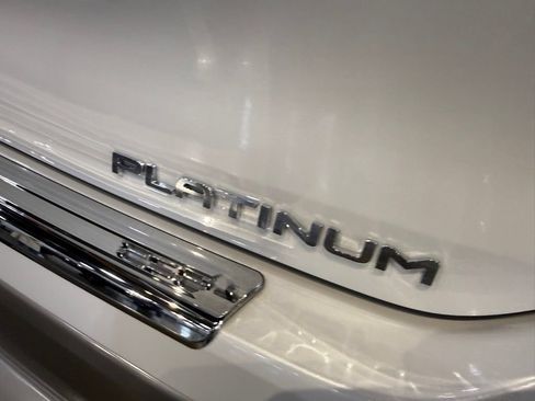 New 2026 Toyota Highlander Platinum image 10