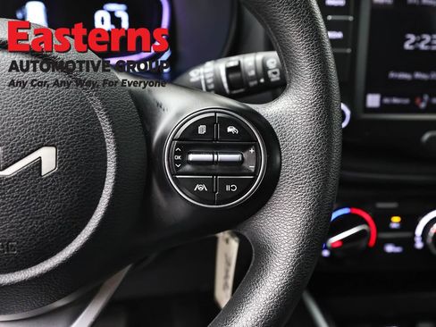 Used 2025 Kia Soul LX w/ LX Technology Package FWD image 16
