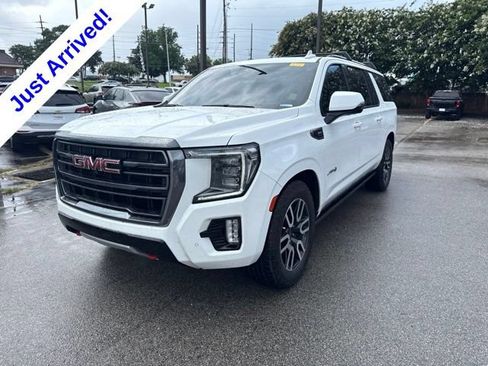 Used 2023 GMC Yukon XL AT4 w/ AT4 Premium Plus Package AWD/4WD image 7